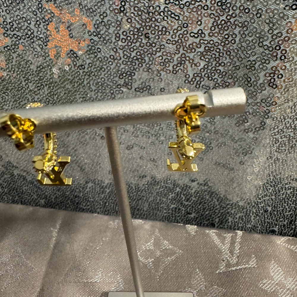 Louis Vuitton LV Crystal Studded Earrings - Picture 5 of 6